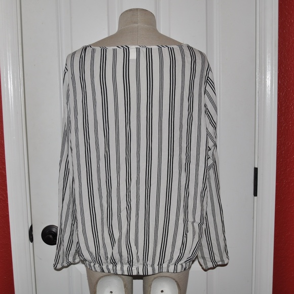 TORRID Black+White Striped Surplice Top [E1] - Picture 7 of 8